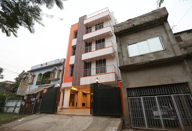 Flagship Near Anisabad Golambar