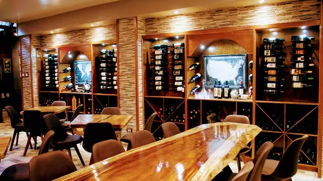 Vinum Bar & Restaurant