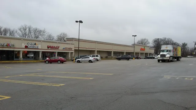 Colonial Shopping Center