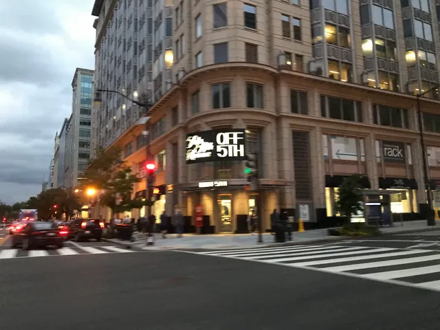 Saks OFF 5TH
