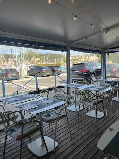 Bar des pêcheurs 21 quai Jules guesde 83430