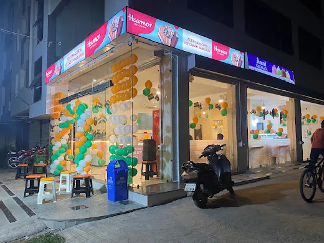 Four Season's Ice Cream Parlour - Havmor and Hocco