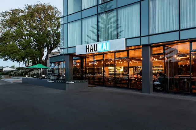 Haukai Bistro And Bar