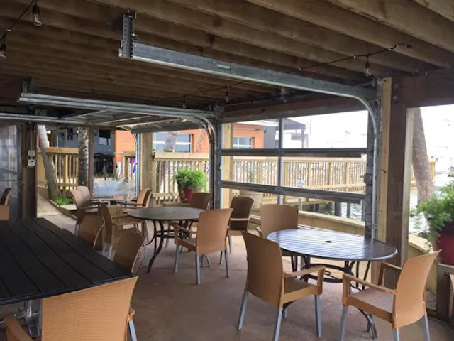 Moondog Seaside Eatery