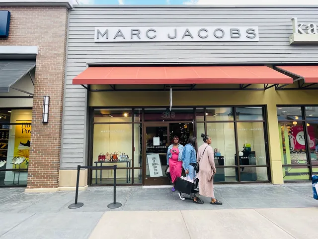 Marc Jacobs - Clarksburg Premium Outlets