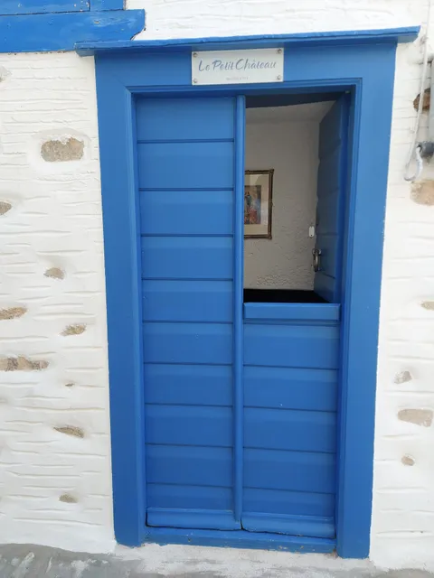 Le petit Chateau by Asmarthi