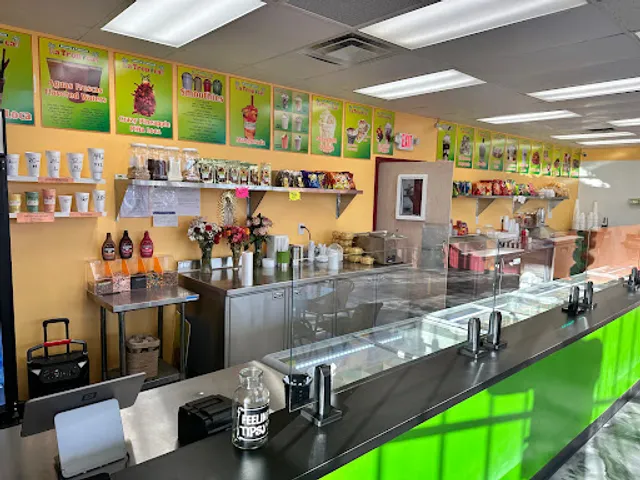 Neveria y Paleteria La Tropical 3