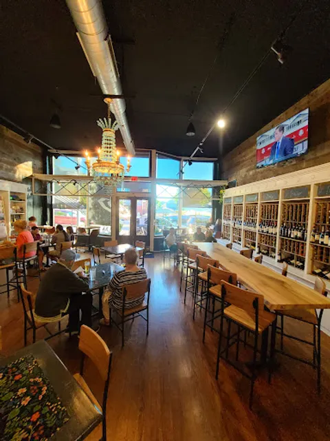 Margaux's Wine, Pizza & Market