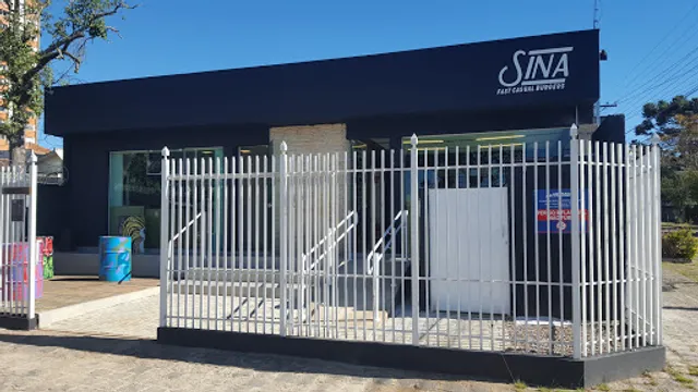 Sina - Burgers, shakes e cookies - Água verde