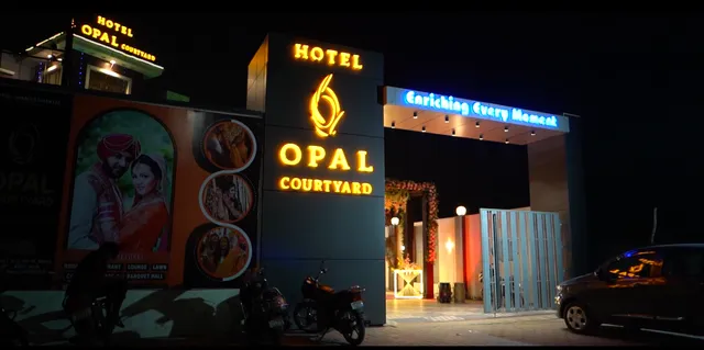 Hotel Opal Courtyard