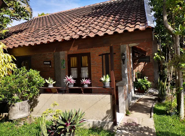 Dedaunan Guest House