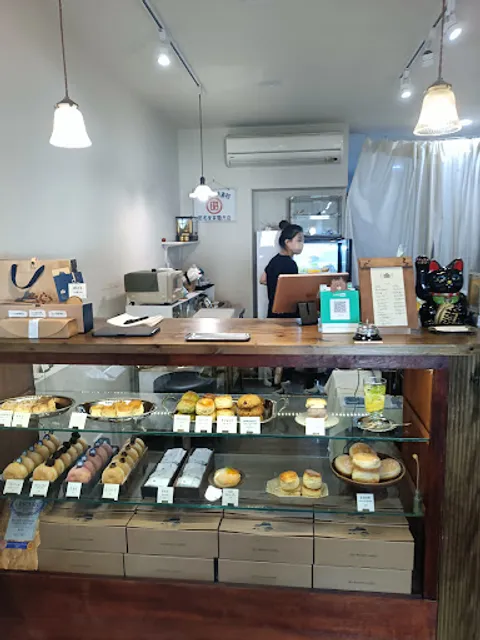 陸丘 甜甜圈｜咖啡