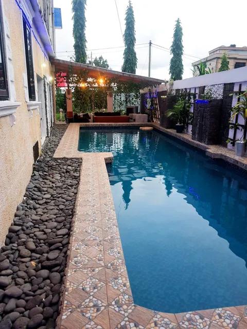 LA CASTROL FURNISHED APARTMENTS