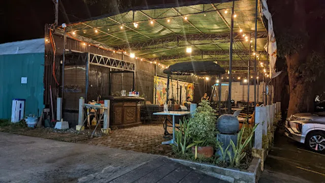 El Filo's Restaurant, Bar & Karaoke hub