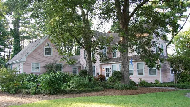 Island House of Wanchese B&B