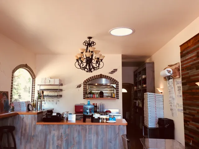 Headies Pizza and Pour