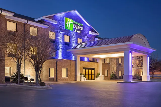 Holiday Inn Express & Suites Edmond by IHG