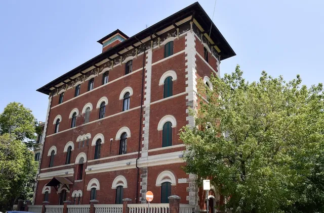 Suites Farnese Design Hotel