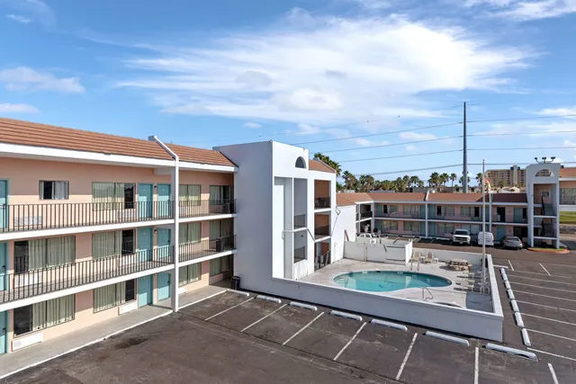 WindWater Hotel & Marina