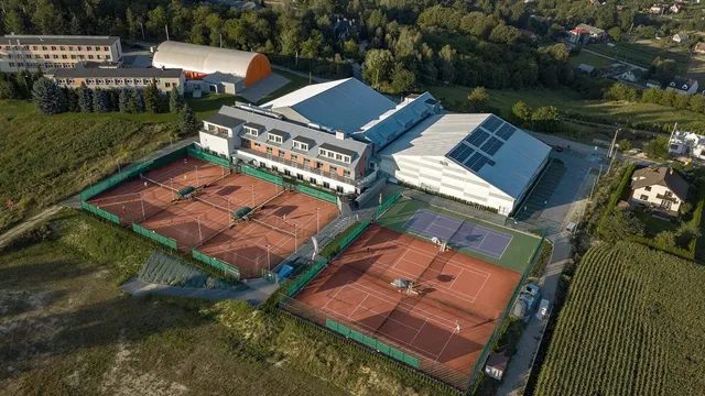 Tennis & Country Club Hotel
