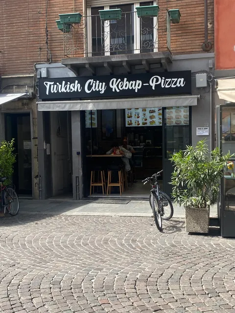 Turkish City Kebap pizza