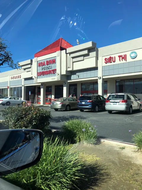 Hoa Binh Pomona Super Market