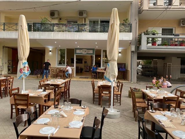 Η πλατεία (Ταβέρνα-Ψητοπωλείο)