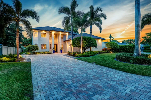 Hannah Woods | Naples Homes & Lifestyle