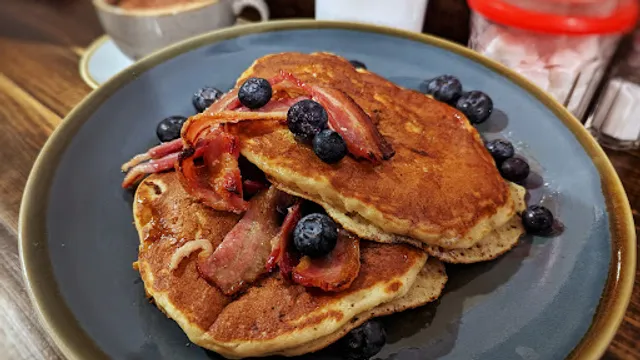 Ezra & Gil - Peter Street