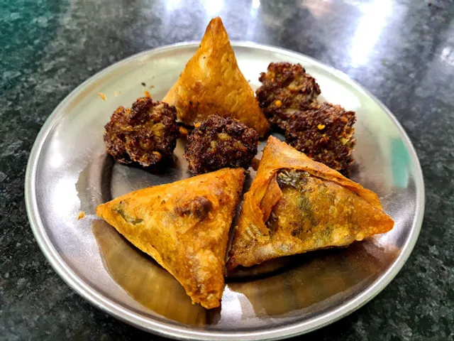 NEW FAMOUS SAMOSA HOUSE