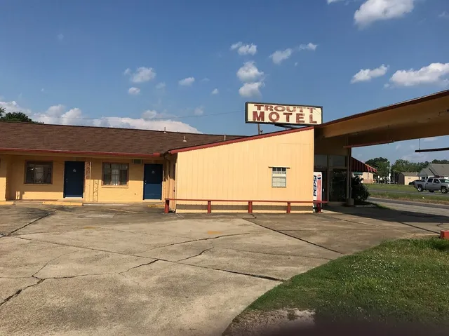 Troutt Motel
