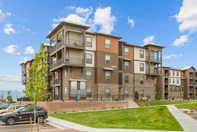 Crowne at Briargate Apartments