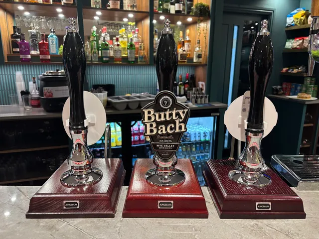 Edwards Bar & Restaurant