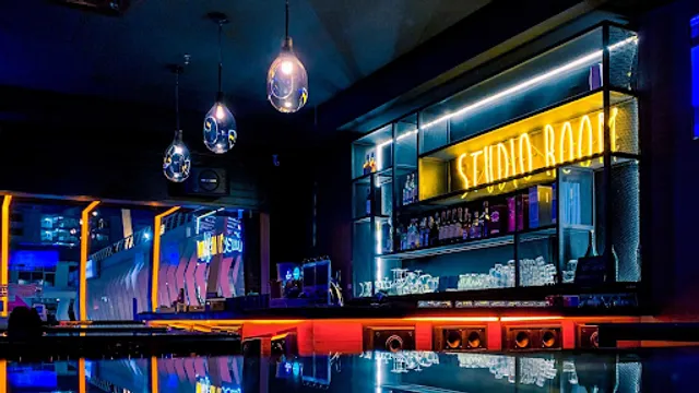 Studio Room Karaoke Bar 唱霸