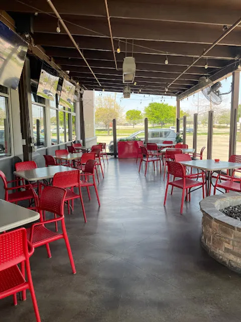 Boston's Pizza Restaurant & Sports Bar