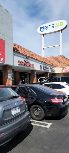 Mission Hills Shopping Center