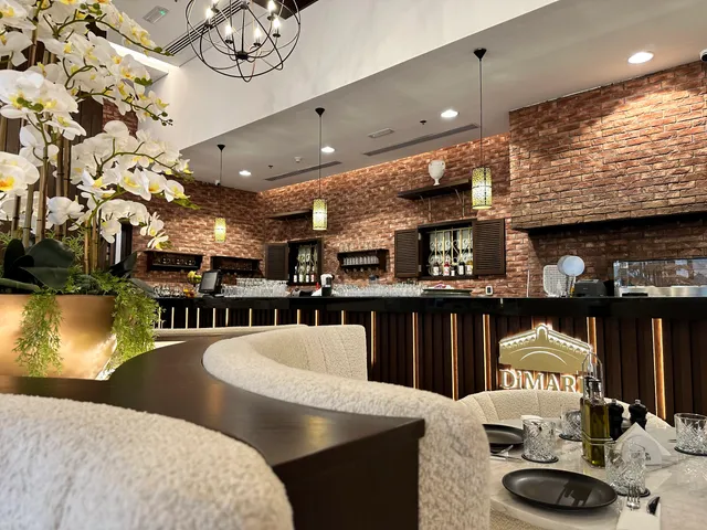 Di MARE Restaurant and Cafe