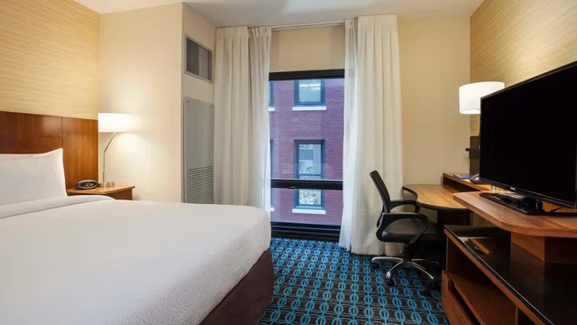 Fairfield by Marriott Inn & Suites Chicago Downtown/River North