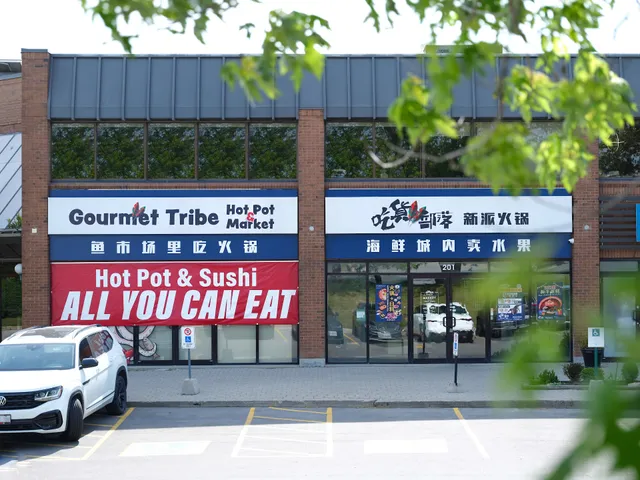吃货部落 Gourmet Tribe - 海鲜市场 Seafood Market · 火锅 Signature Hotpot · 日料 Sushi