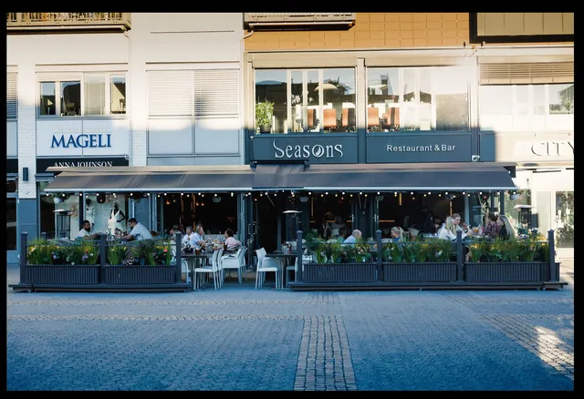 Seasons Restaurant & Bar