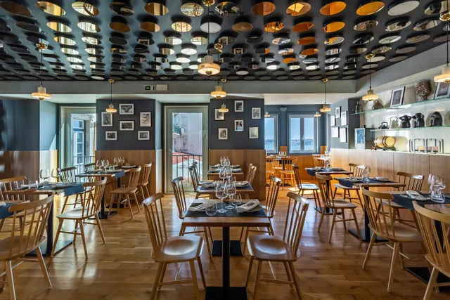 SEIS Garrafeira & Petiscos - Wine Bar