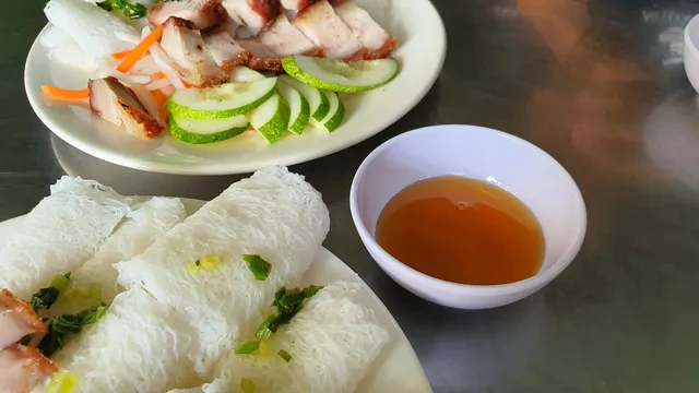 CÓM HEO QUAY BÁNH HÓI QUAY