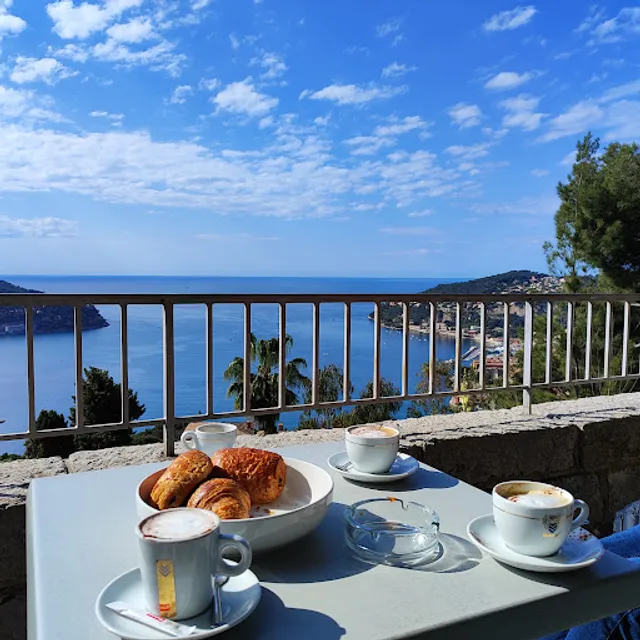 Le point de vue 2 / cabanon