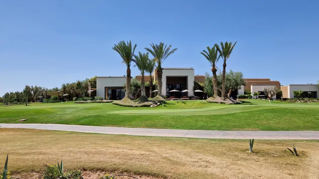 نادي الغولف المعدن