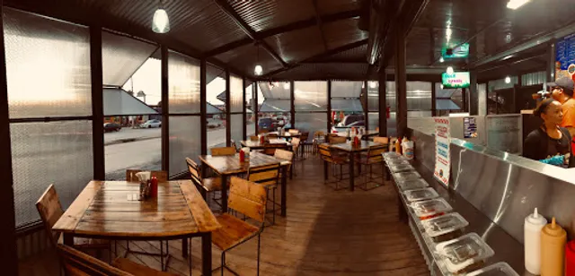 El Han hot dogs y hamburguesas al carbon