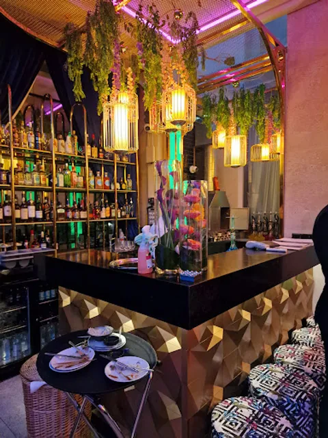 Azura Restaurant & Bar