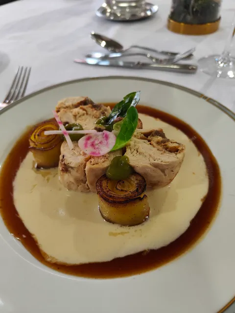 Le Gustave by Castel