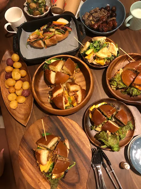 ALMONd.我的漢飽超好吃（菜單在臉書或IG最新一篇文章裡