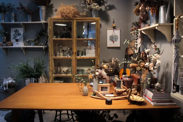 Guten Mørgen Coffee Lab & Shop Tomang