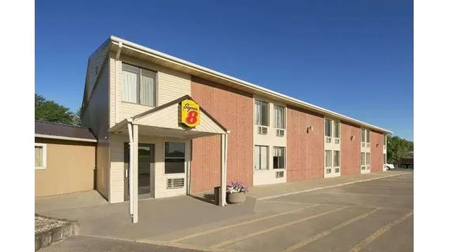 Super 8 by Wyndham Redfield